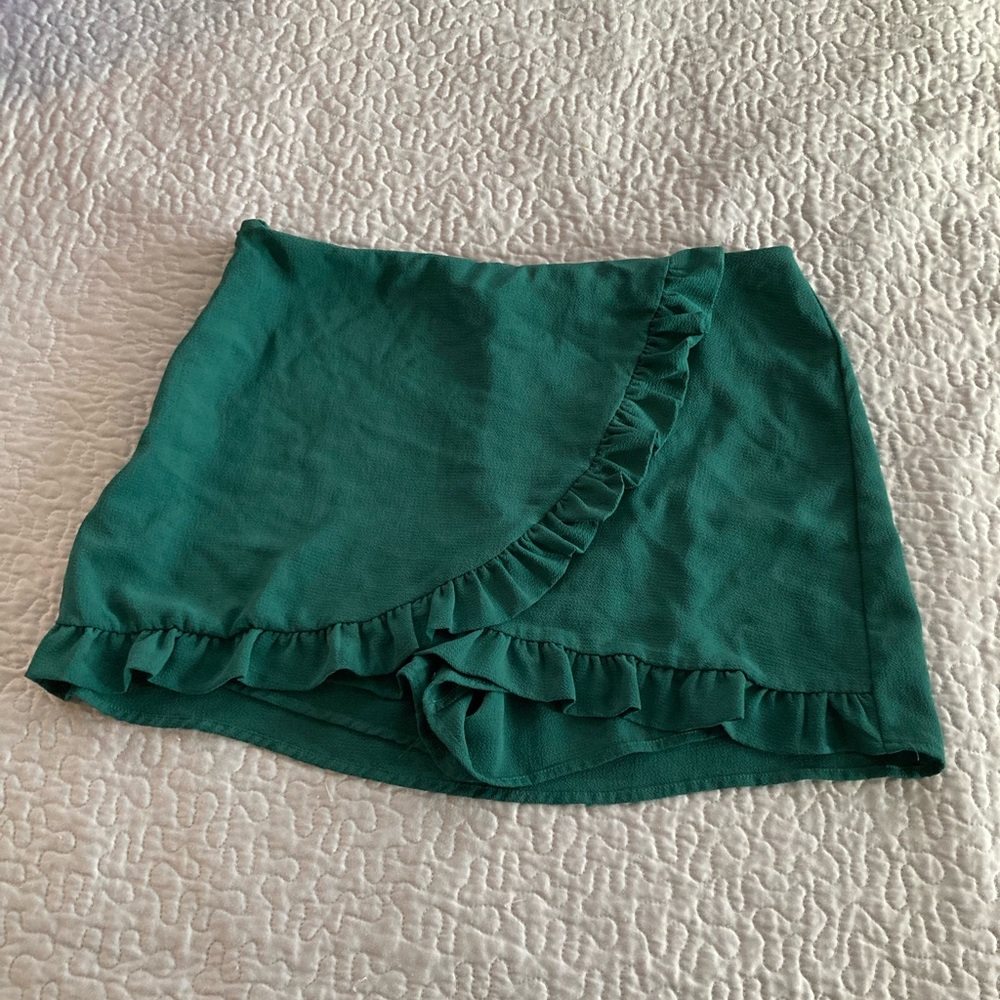 Green ruffled skort